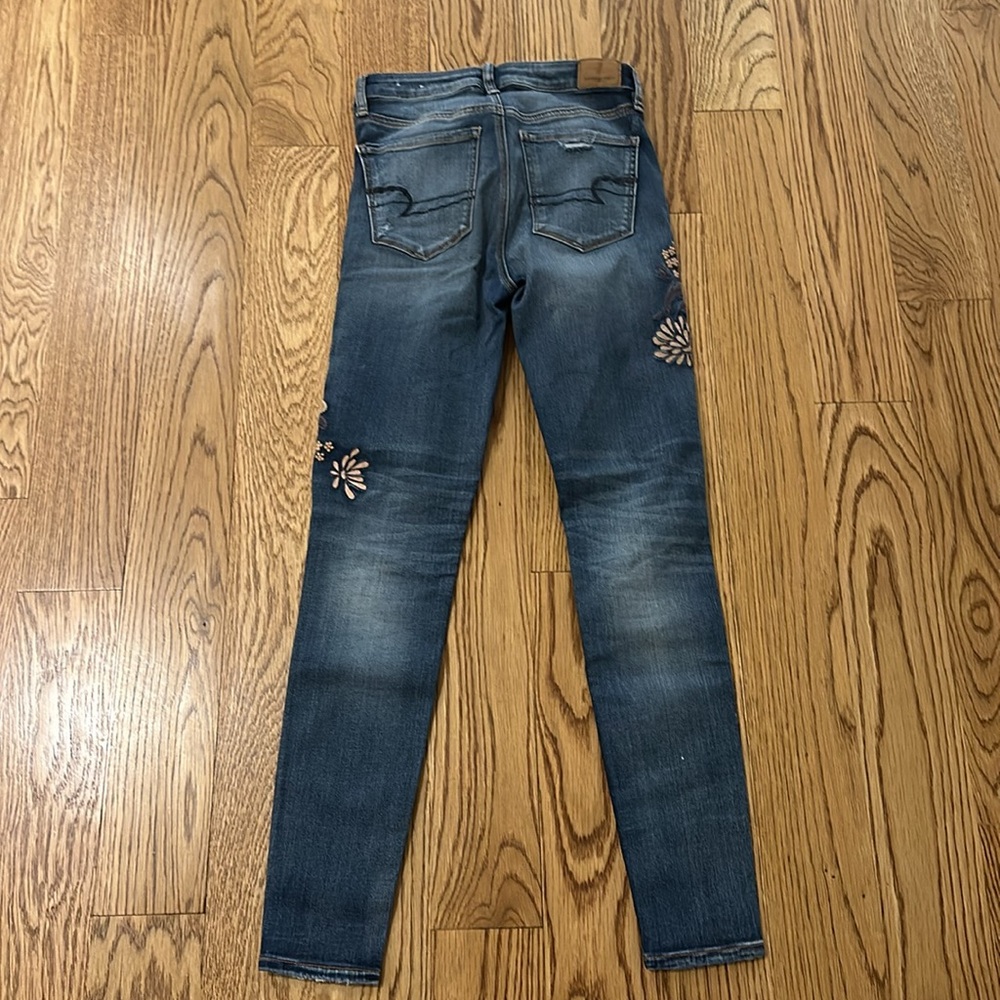 American Eagle- Super Hi-Rise Embroidered Denim - Picture 5 of 7